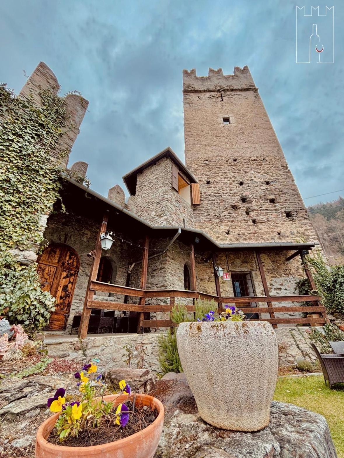Foppoli Castle, Private 11Th Century Fortress With Panoramic View, Sauna And Hot Tub Overlooking The Valtellina Mazzo di Valtellina Экстерьер фото